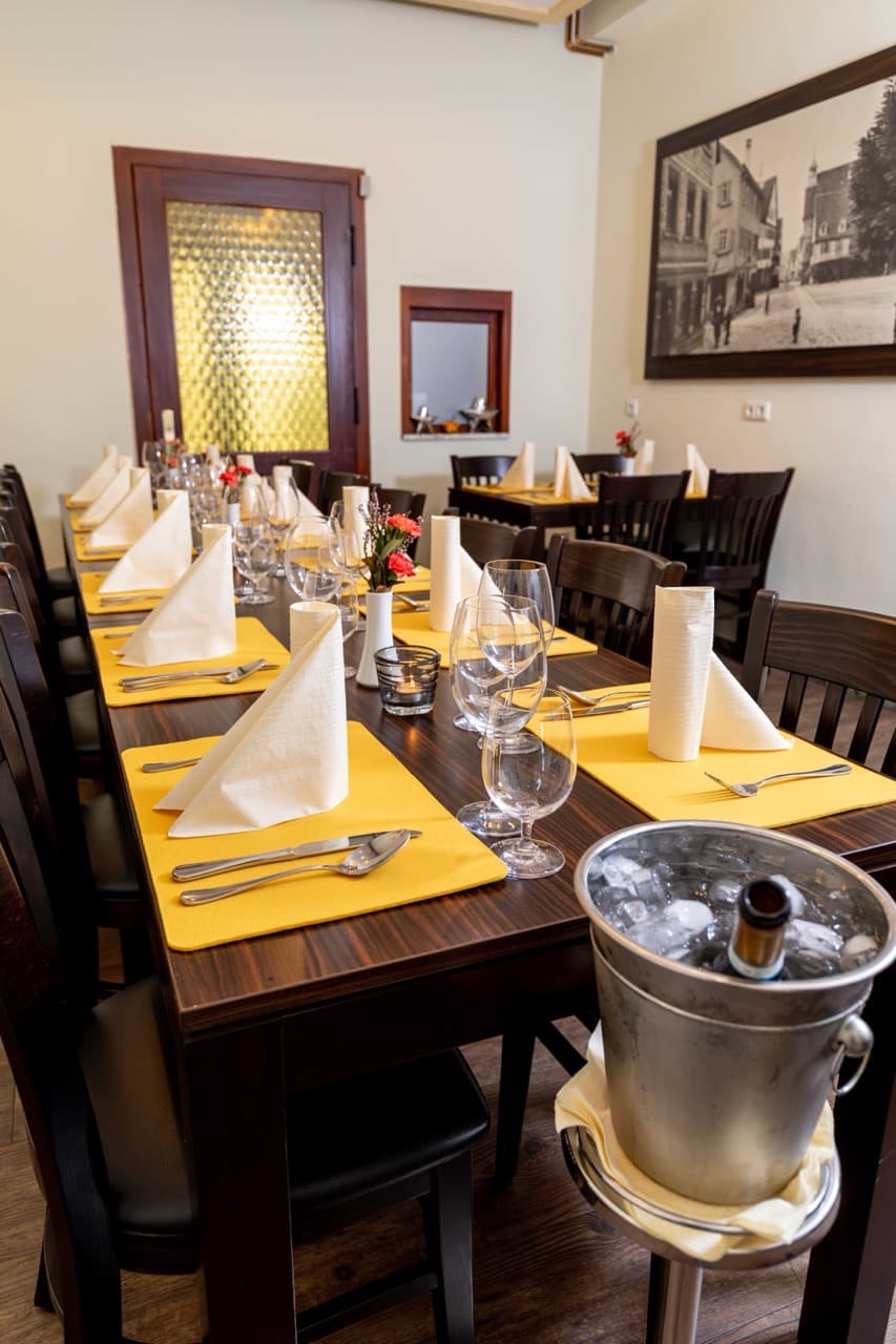 Festlich gedeckter Tisch im Gasthaus Stern